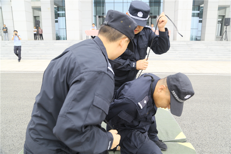 警绳实战抓捕演练
