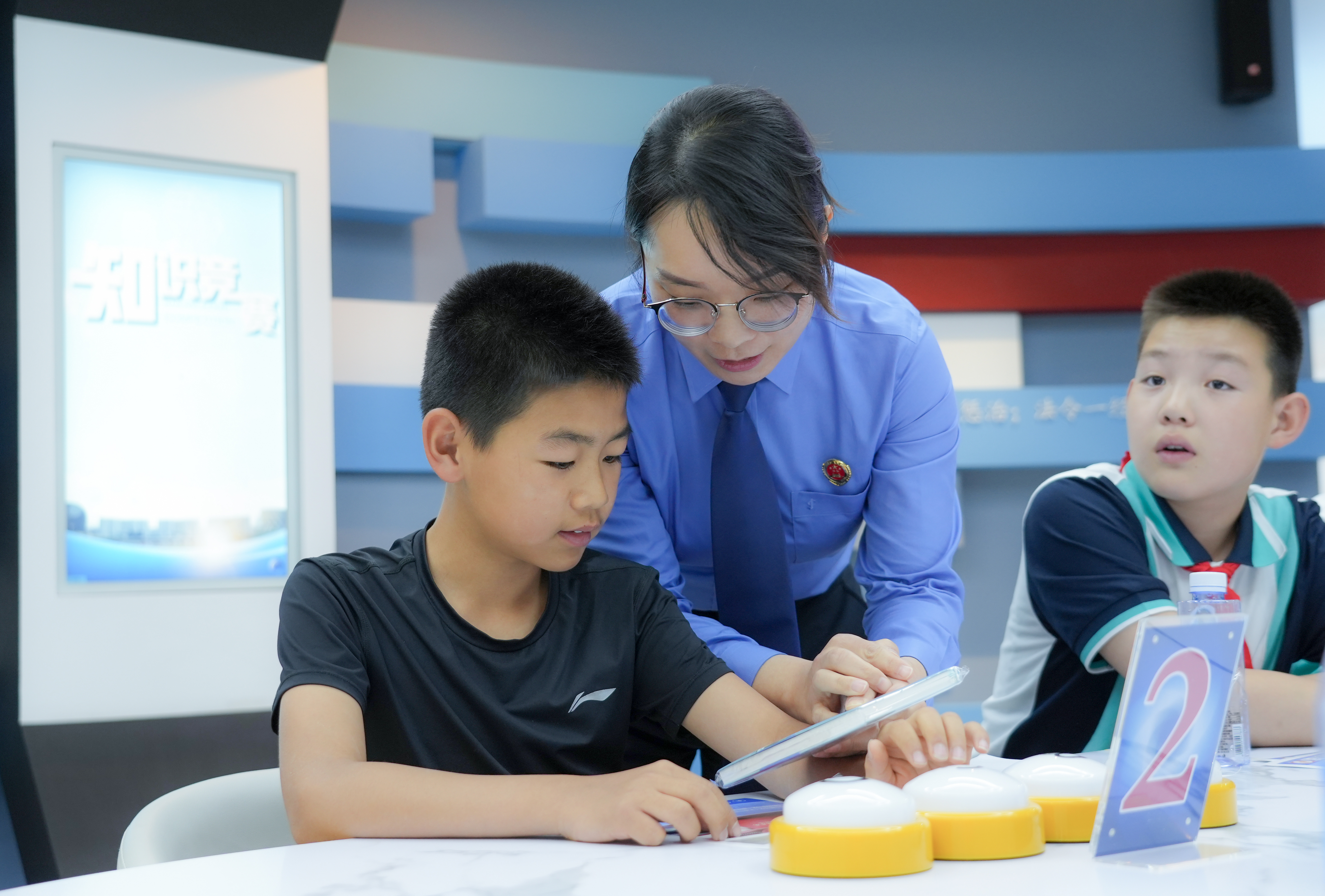 学生在检察开放日参加知识竞赛.JPG